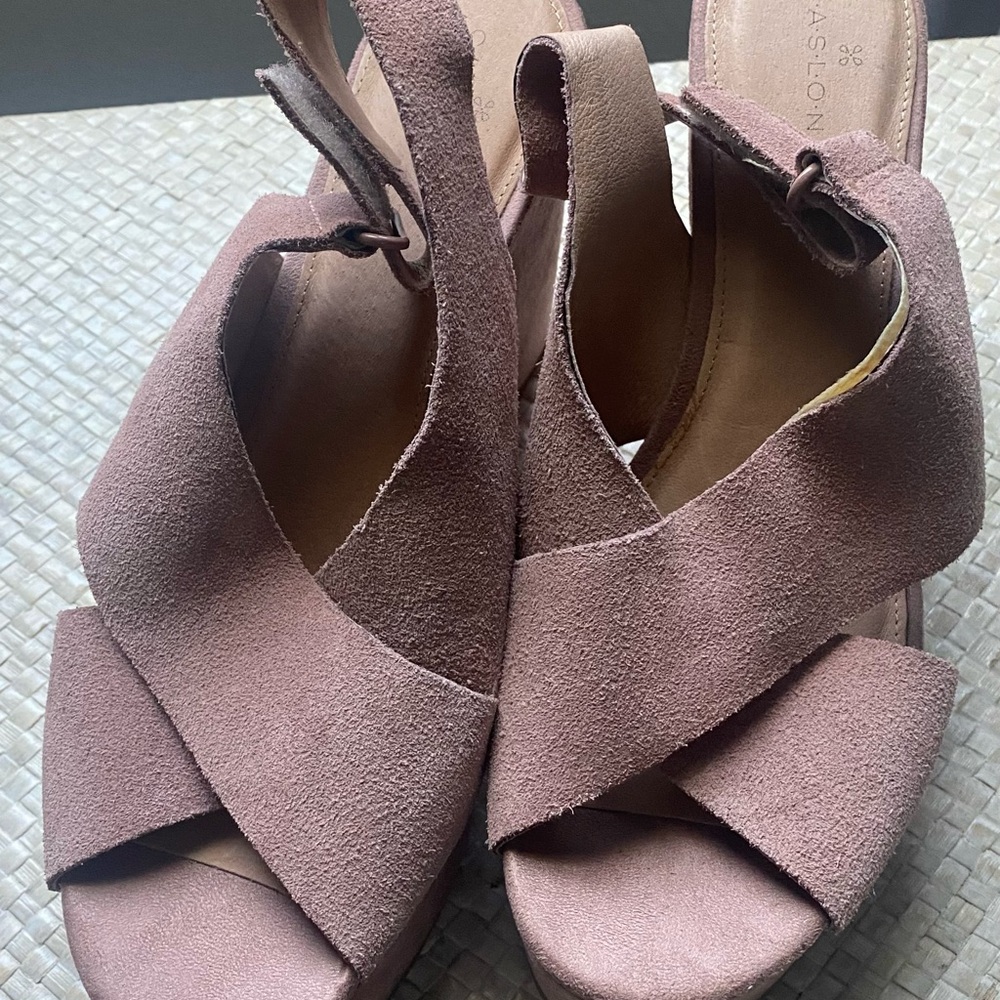 Nordstrom CASLON Open Toe Cross Strap Pink Wedge Sandals with Soft Suede Finish